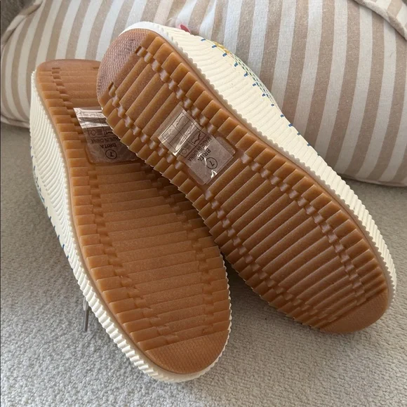 ⭐️NWT Nicole Miller Platform Sneakers⭐️ - Picture 5 of 6